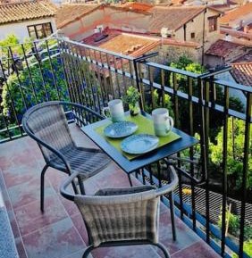 Apartment with Mountain View