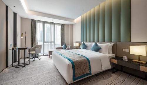 Deluxe Queen Room