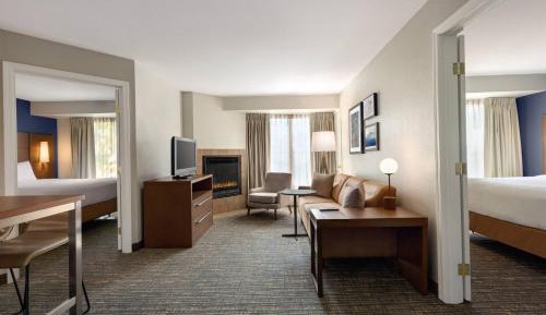 Two-Bedroom Two-Room Suite with Fireplace