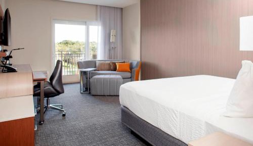 King Guest Room with Sofa Bed and Balcony