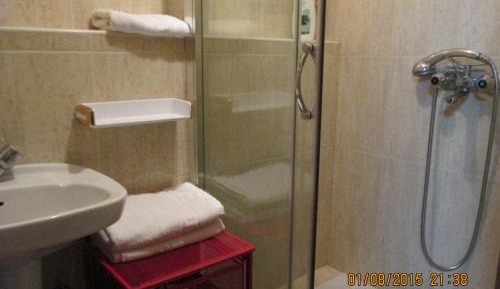 Large Family Room with Parking Included