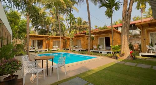 Double Room with Pool View