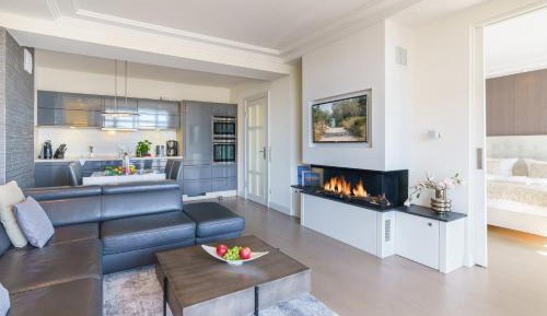 One-Bedroom Apartment with Balcony