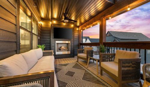 Seven-Bedroom Holiday Home