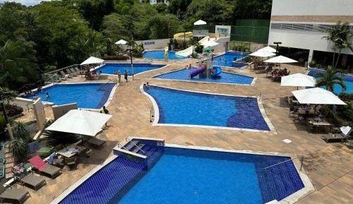 Apartment with Pool View 
