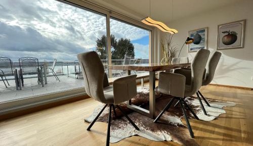 Apartment with Lake View