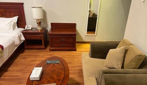 Super Deluxe Four-Bedroom Apartment