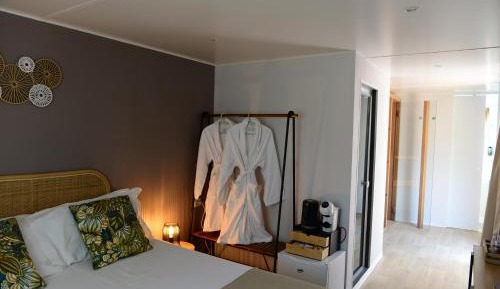 Queen Room with Spa Bath