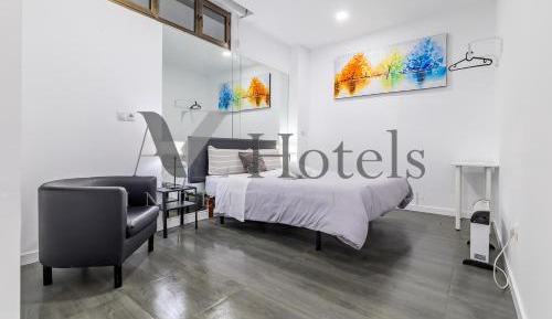 Double Room with Private Bathroom - Semi-basement