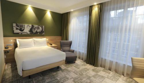 Queen Room with City View