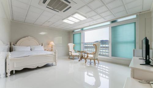 Deluxe Family Double (parking lot side)