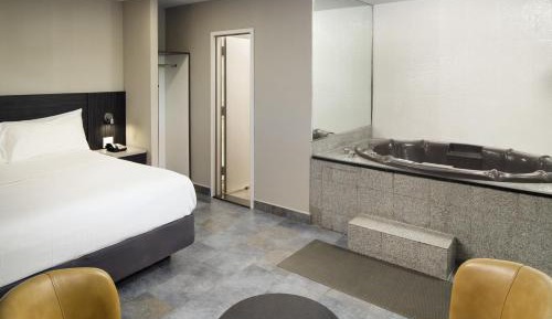 King Room with Spa Bath - Smoking