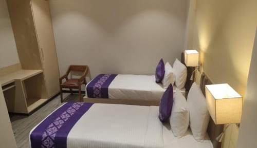 Deluxe Room with Queen or Twin Beds