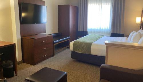 King Suite - Non-Smoking