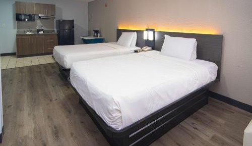 Queen Room with Two Queen Beds - Smoking
