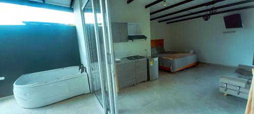 Queen Suite with Spa Bath