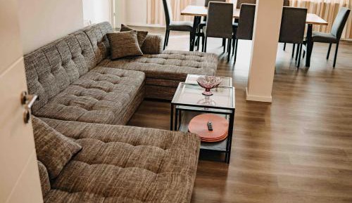 Apartment with Mountain View