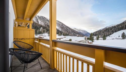 Superior One-Bedroom Apartment with Balcony