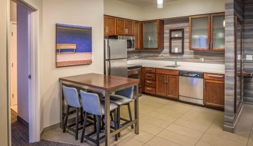 2 Bedroom Suite, Bedroom 1: 1 King, Bedroom 2: 1 King