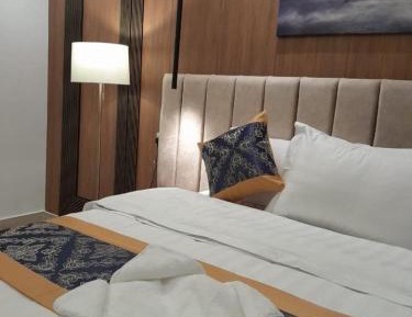 Deluxe Double Room (2 Adults + 1 Child)