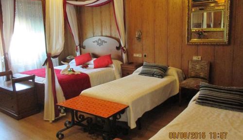 Family Room (2 Adults + 2 Children) with Parking Included