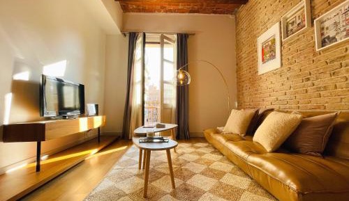 One-Bedroom Apartment with Balcony