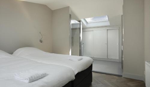 One-Bedroom Penthouse Apartment