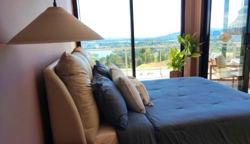 Suite with Lake View