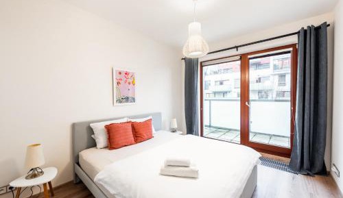 Deluxe One-Bedroom Apartment with Garden View