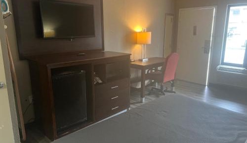 King Room with Accessible Tub - Accessible/Non-Smoking