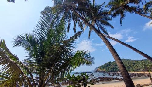 Deluxe Double Room with Side Sea View