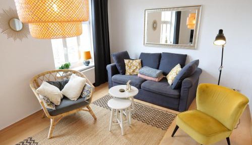 One-Bedroom Apartment with Shower