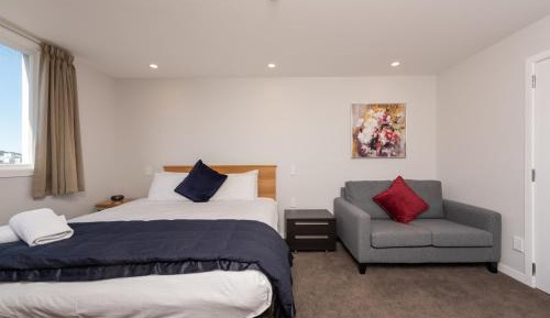 Superior One-Bedroom Apartment