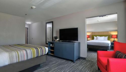 Quadruple Room with King Bed and Queen Bed - Non Smoking