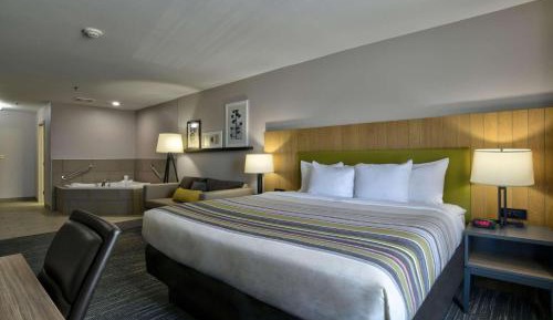 King Suite with Whirlpool - Non-smoking