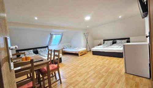 Deluxe Family Room