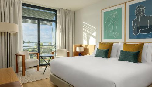 Premium King Room with Sea View - High Floor