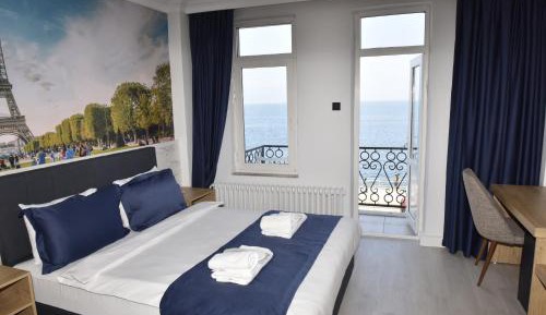 Double Room with Balcony and Sea View