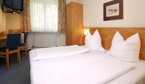 Economy Double Room- Public Transport Ticket included