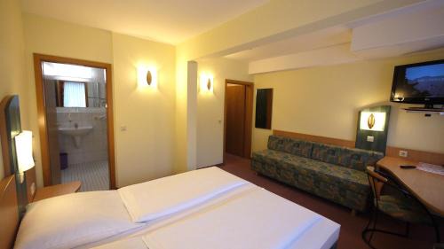 Triple Room - Public Transport Ticket included