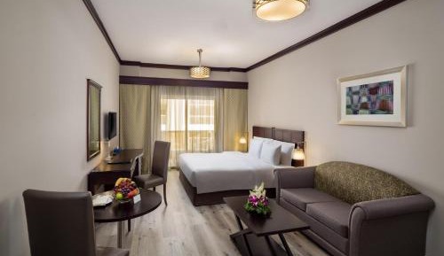 Deluxe Studio Suite - Free Bus service to La Mer Beach at Jumeirah with Beach Mats & Beach Towels