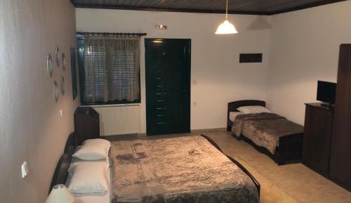 Studio (3 Adults)