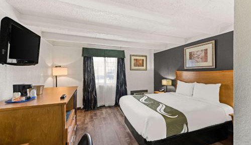 Queen Room - Non-Smoking