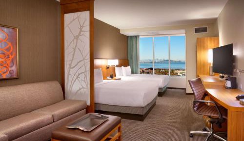 Queen Room with Two Queen Beds and Bay View 