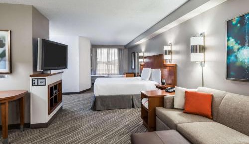 King Room with Roll-In Shower - Disability Access