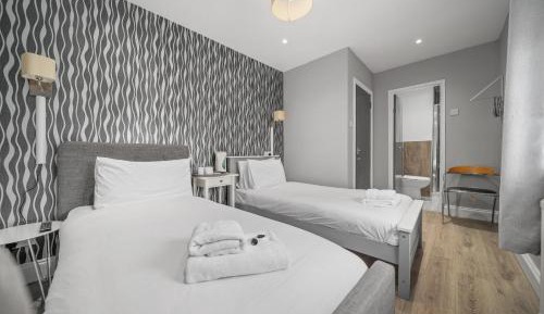 Twin Room with Shower