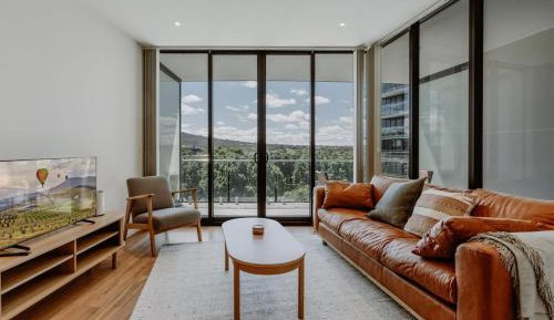 Apartment with Mountain View