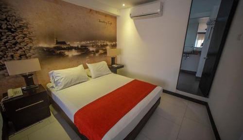 Deluxe Suite with Spa Bath