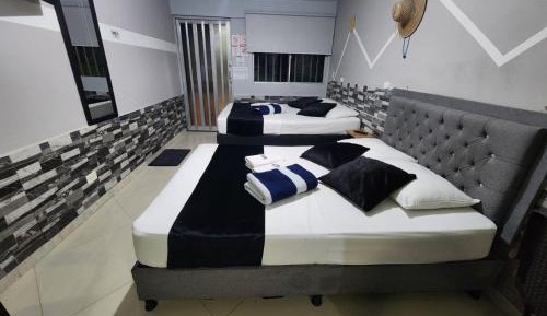 Standard Quadruple Studio