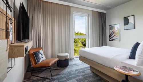 Moxy Queen Room with City View